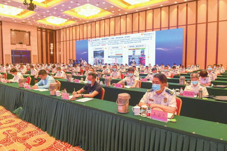 織密消防安全網(wǎng)，護(hù)航商業(yè)繁榮路——全國(guó)大型商業(yè)綜合體消防安全管理示范創(chuàng)建工作現(xiàn)場(chǎng)會(huì)在并召開(kāi)
